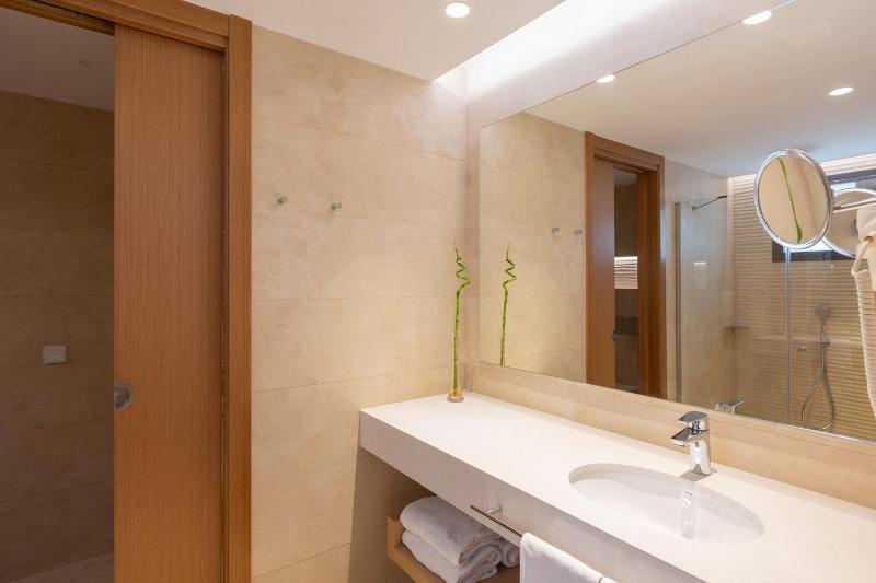 Standard Double or Twin Room image 1