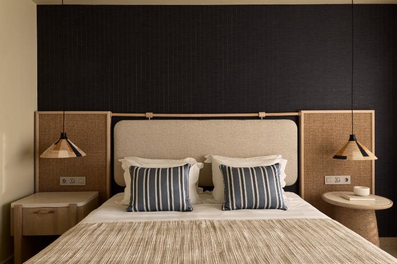 Deluxe Room Sea View image 3