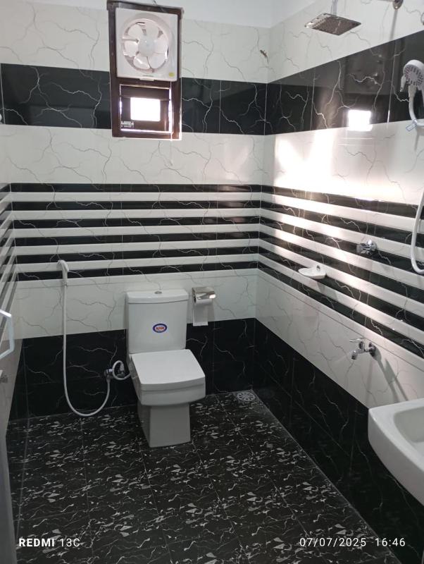 Akash Premium Hotel - image 4