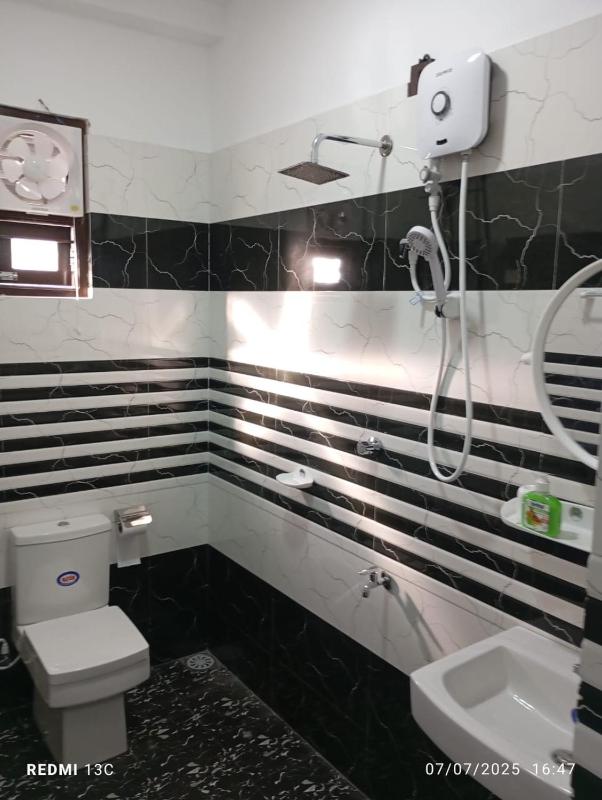 Akash Premium Hotel - image 9