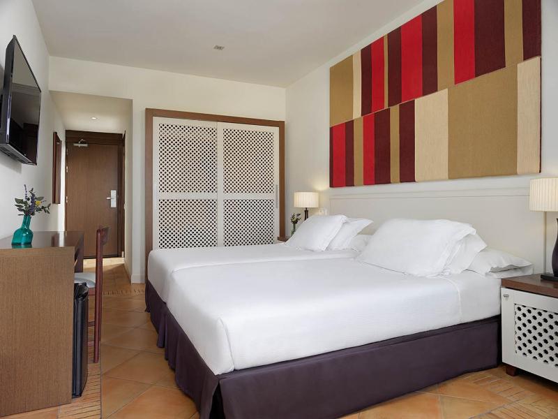 Double Room with Extra Bed (3 Adults) image 1