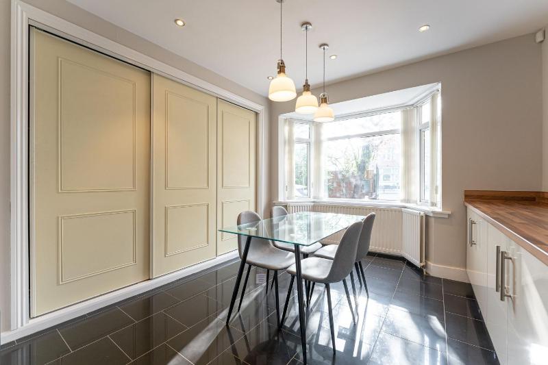 Large Home near Edgbaston Stadium UOB & QE hospital sleeps 6 - image 21