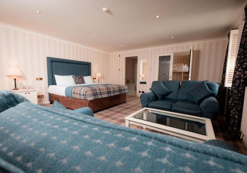  Courtyard Family Room image 1