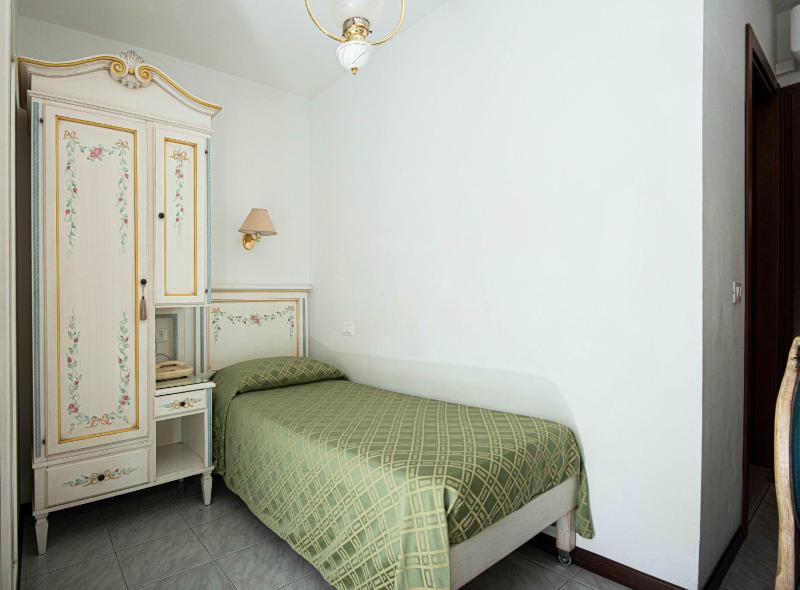 Hotel Oasi - image 36