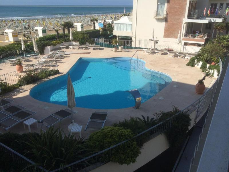 Double Room with Partial Sea View image 4