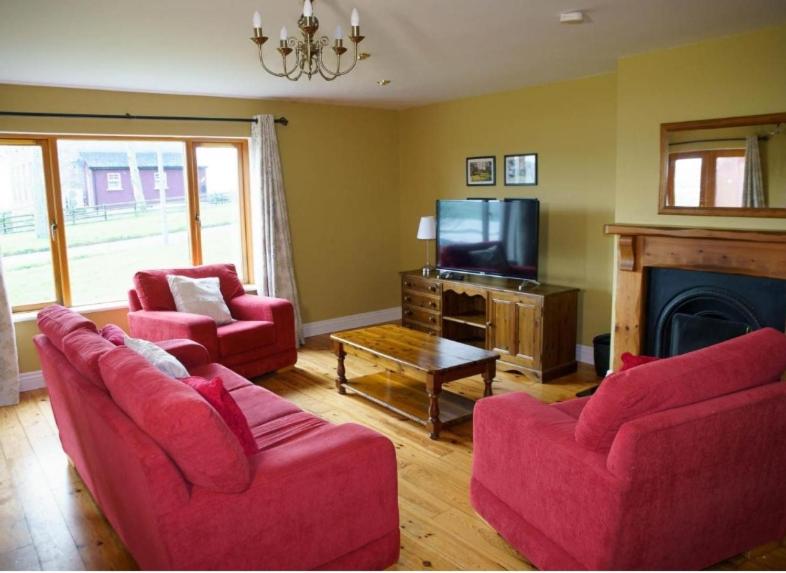 Three-Bedroom Holiday Home  image 4