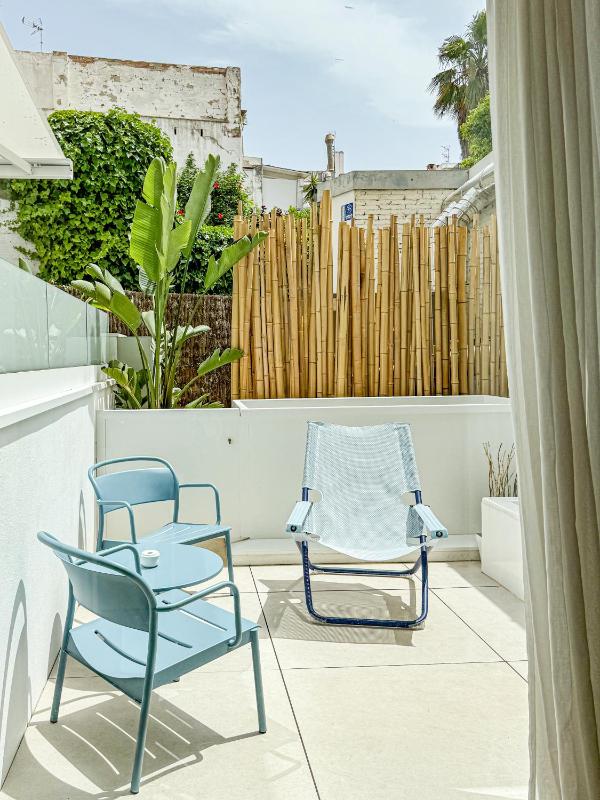 Deluxe Courtyard with Whirlpool tub image 2