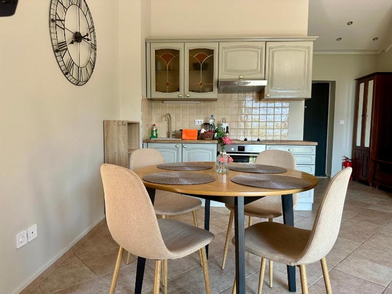 One-Bedroom Apartment with Terrace image 4