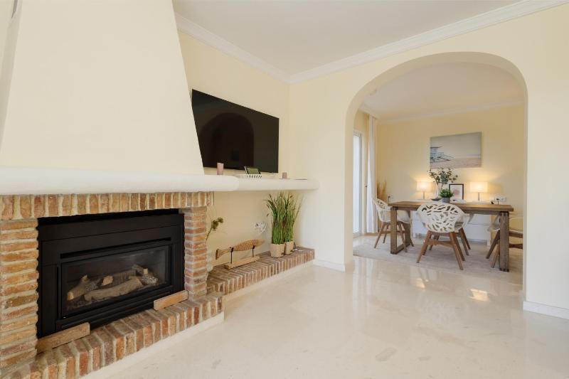 Villa in Elviria a retreat among palm trees with private heated pool and barbecue Marbella - image 23