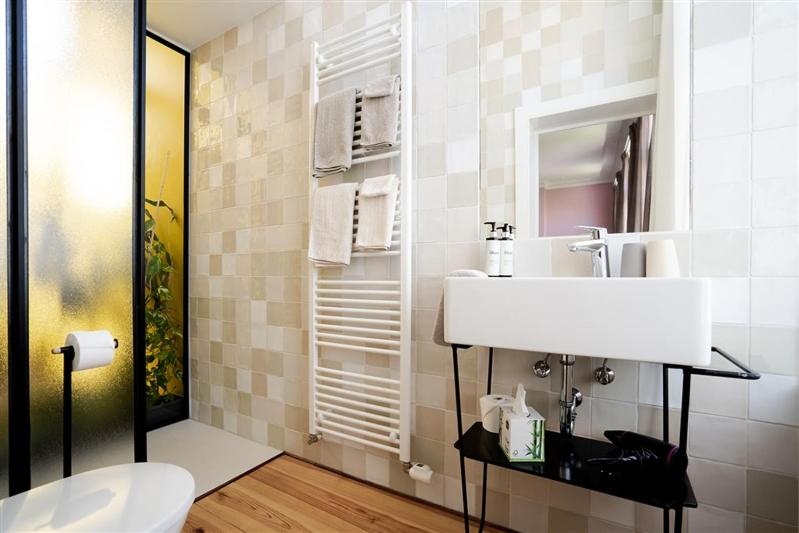 Double Room image 3