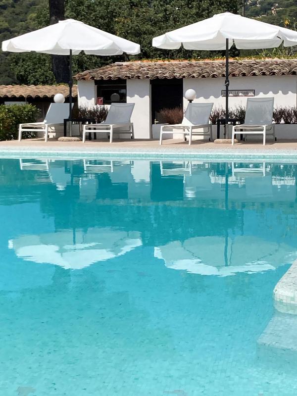 Small Double Room image 2