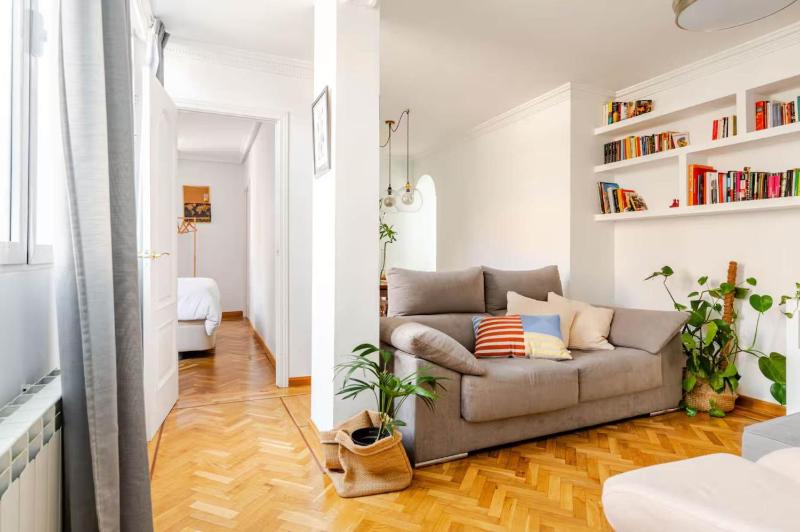 Bright Pelayo - Enchanting 1BR home in Chueca - image 4