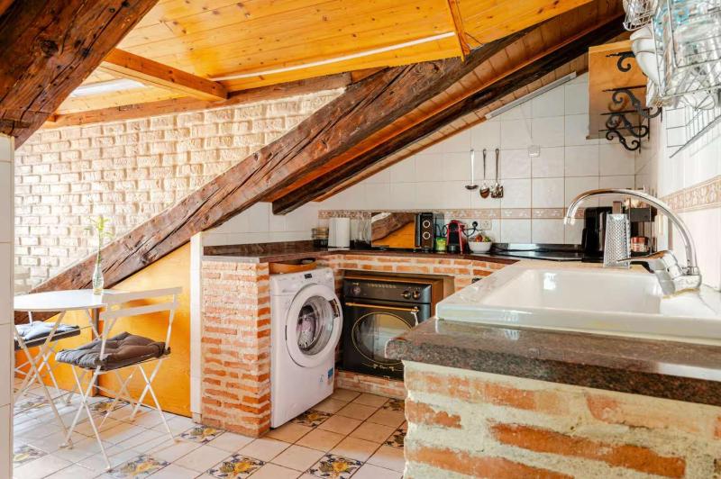 Bright Pelayo - Enchanting 1BR home in Chueca - image 7