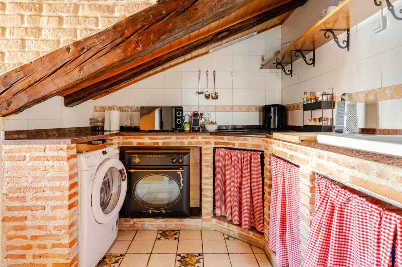 Bright Pelayo - Enchanting 1BR home in Chueca - image 8