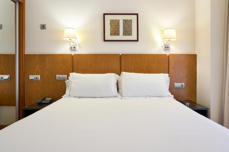 Economy Double or Twin Room image 2