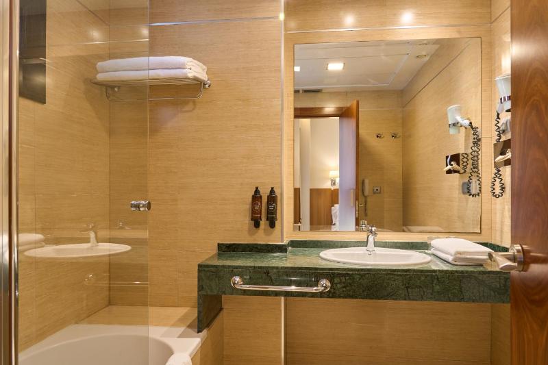 Economy Double or Twin Room image 4