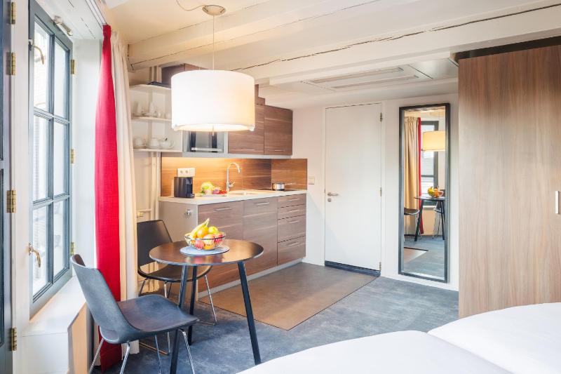 Studio Apartment image 2