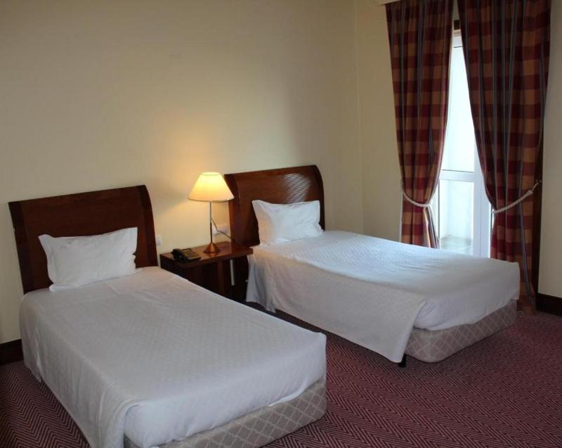 Standard Triple Room image 2