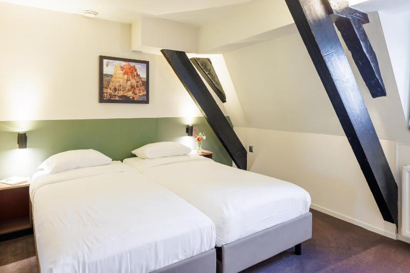 One-Bedroom Apartment image 2