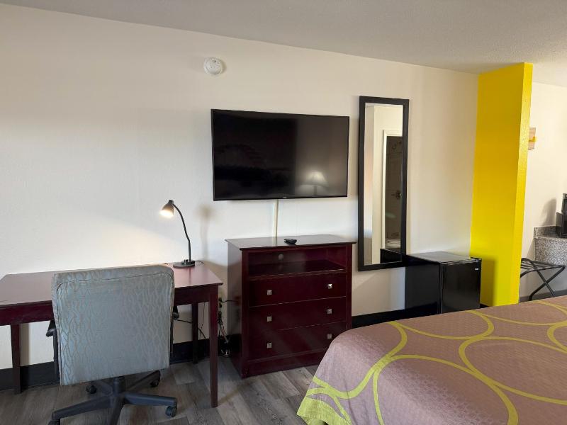 King Room - Non-Smoking image 2
