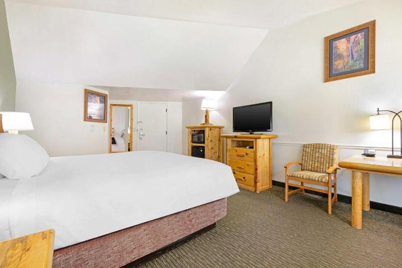 King Room image 3