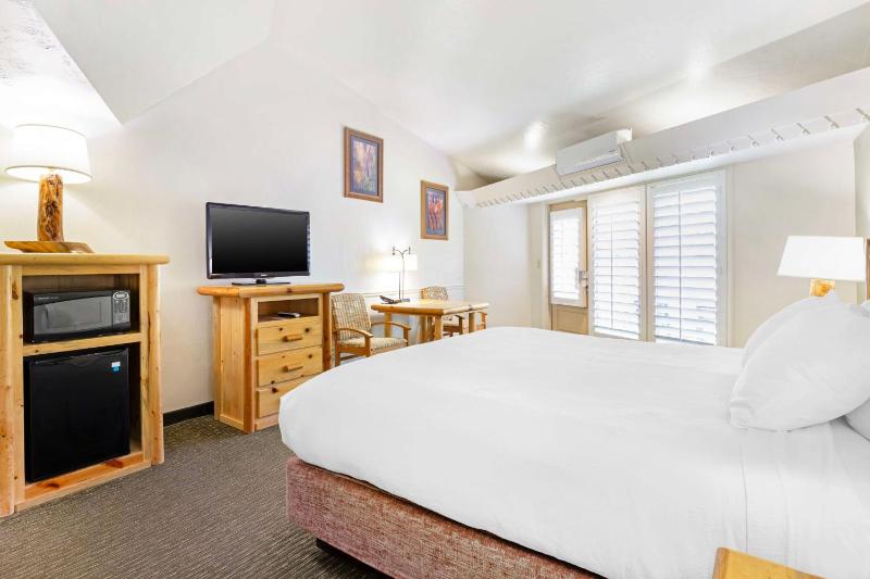 King Room image 4