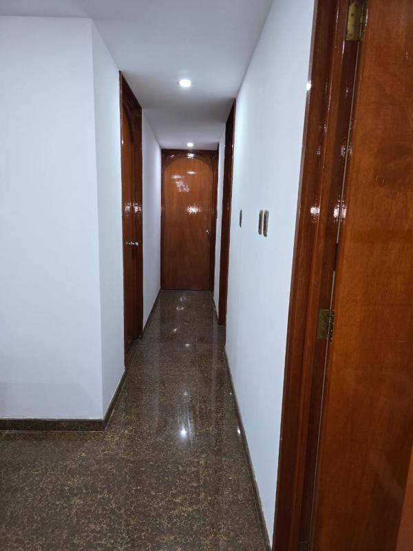 Moderno dpto en 1er piso con patio terraza y cochera - image 5