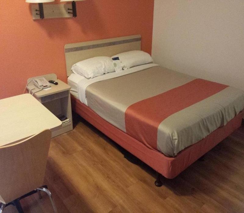 King Room - Non-Smoking image 1