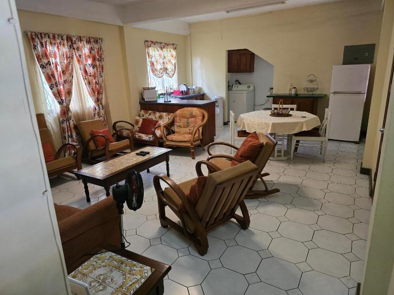 Comfortable & Close to Attractions - image 11