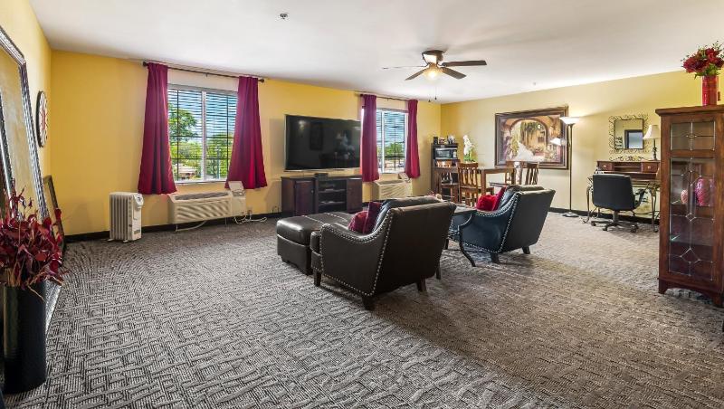 Bridal Suite (No Pets) image 3