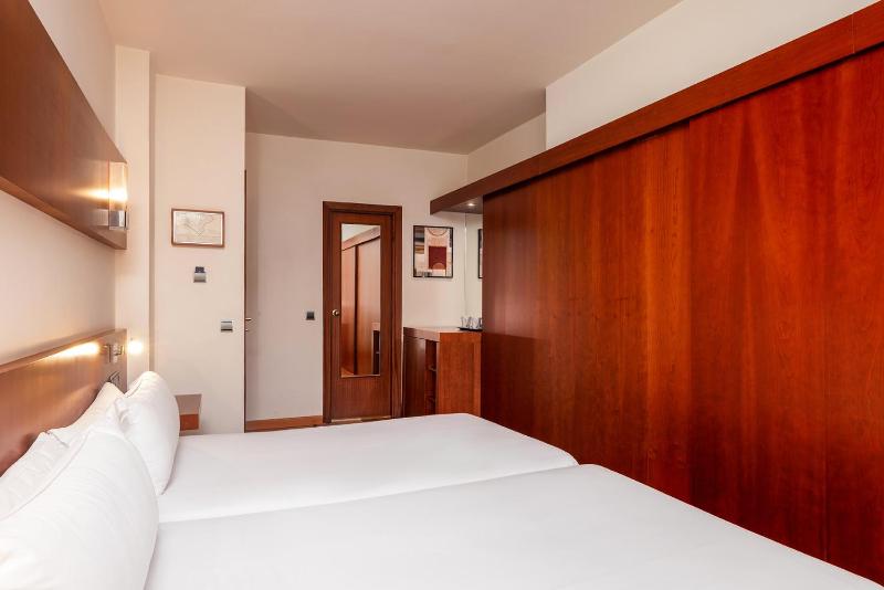 Double or Twin Room image 3