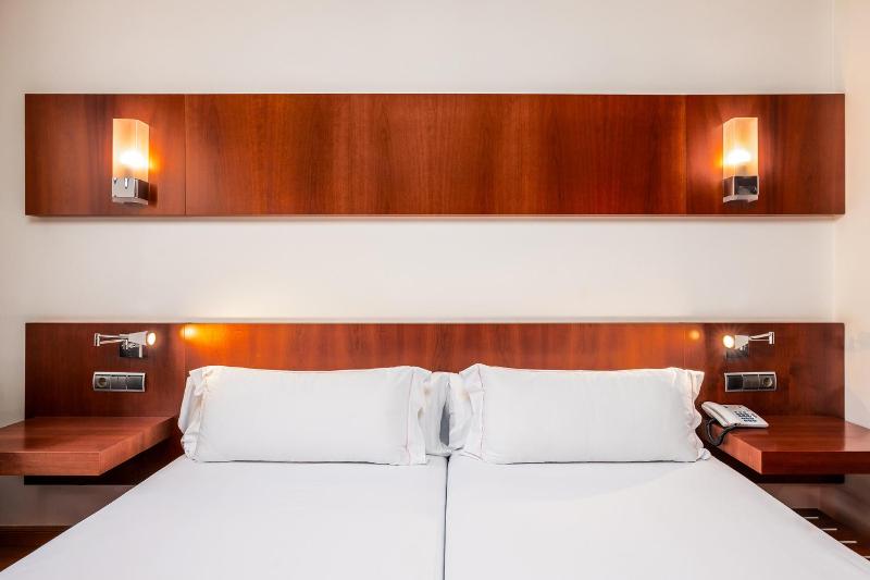 Double or Twin Room image 4