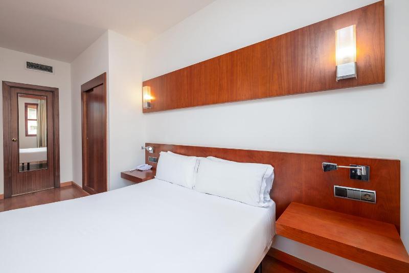 King Room image 3