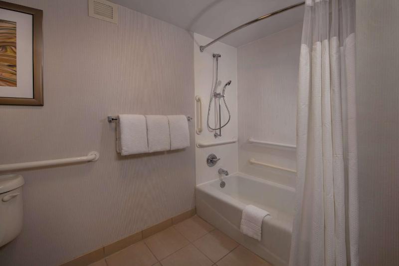 Deluxe King with Tub - Mobility Accessible  image 3
