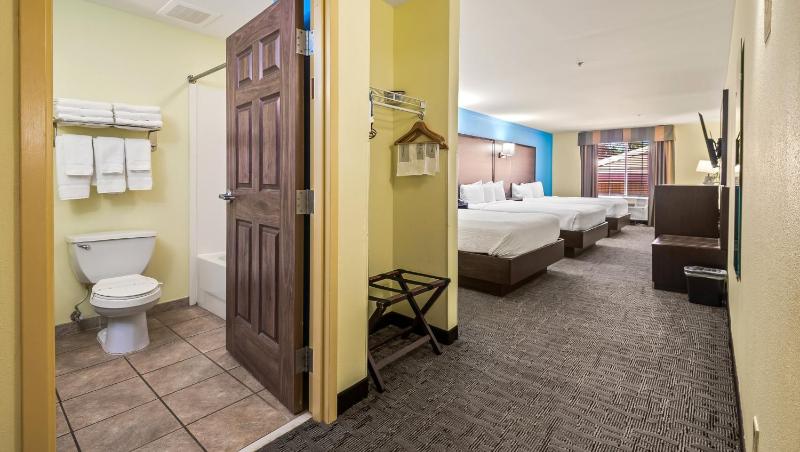 Triple Room (No Pets) image 2