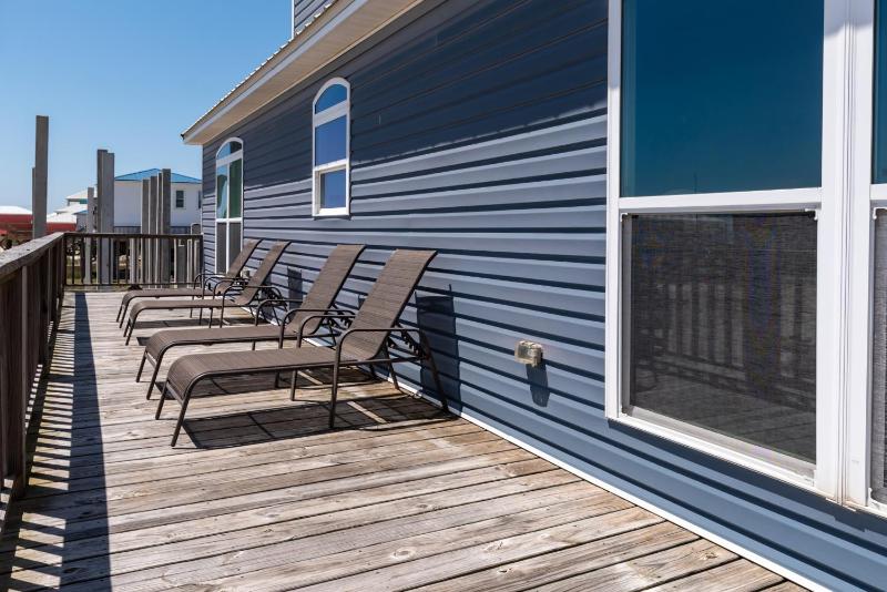 Bay Front with bay and easy Gulf beach access - image 12