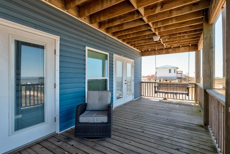 Bay Front with bay and easy Gulf beach access - image 16