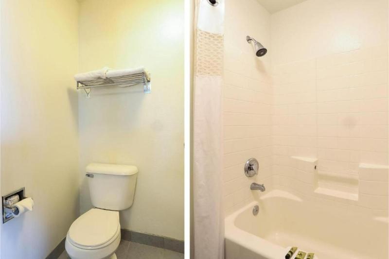King Suite with Jetted Tub with Balcony image 3