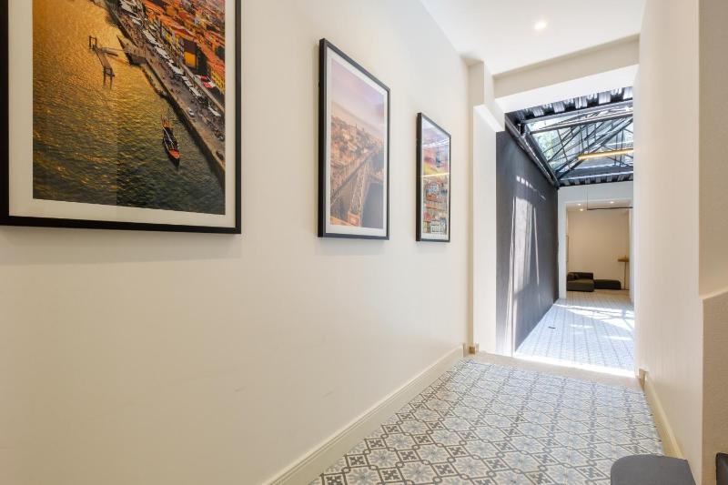 Art Deco 41 Luxury Apartment Downtown Metro AC - image 11