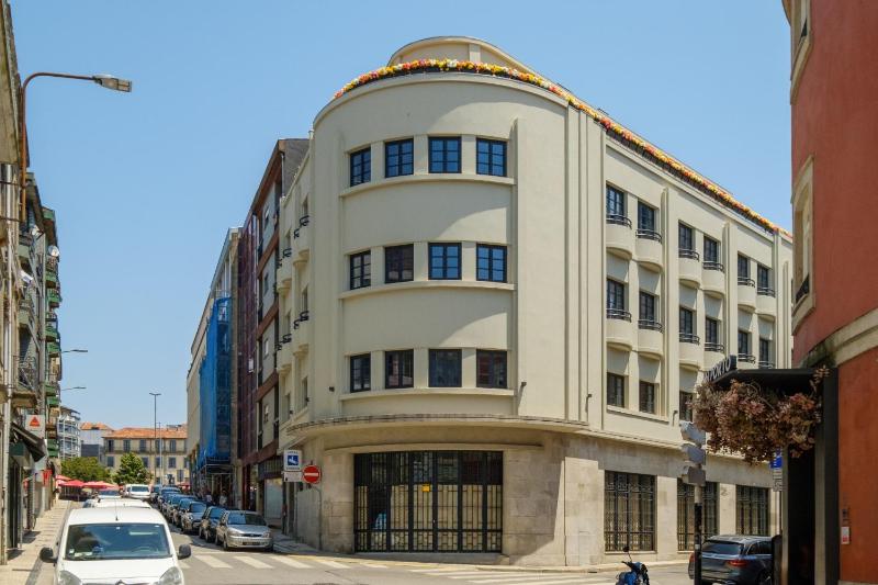Art Deco 41 Luxury Apartment Downtown Metro AC - image 8