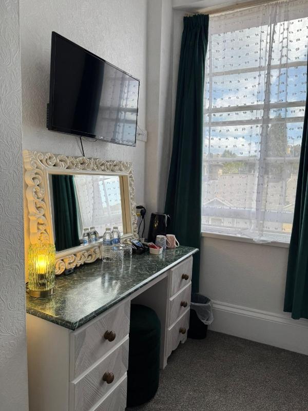 Superior Double Room image 4