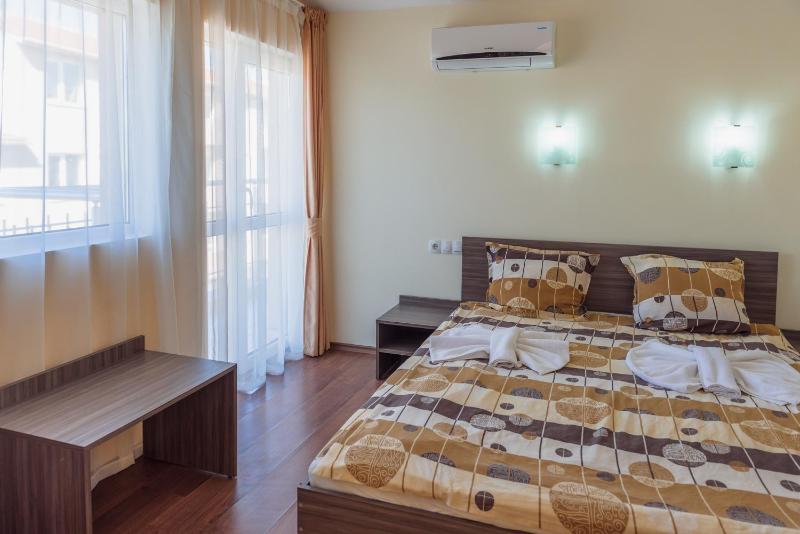 Double Room with Balcony image 2