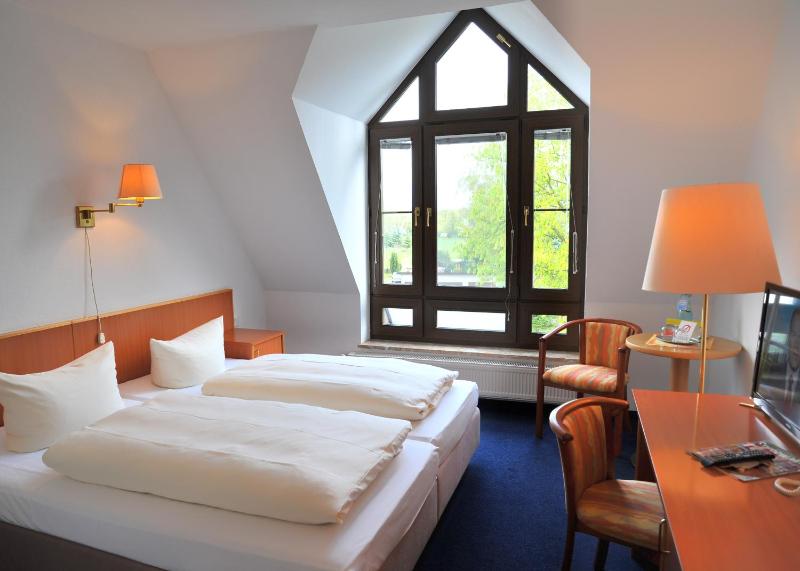 Double Room image 4
