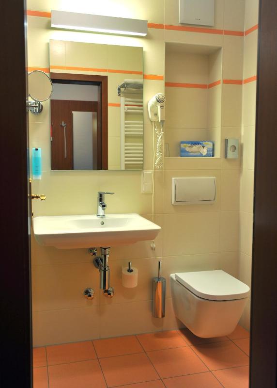Double Room image 3