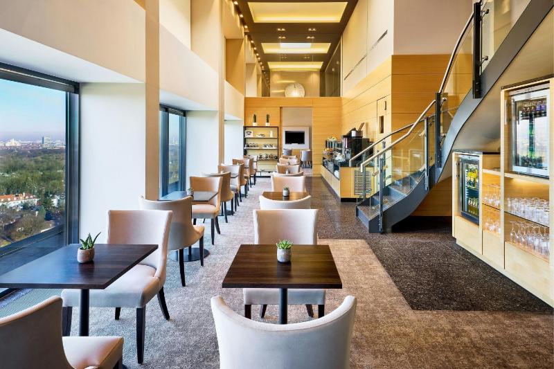 Junior Suite with Club Lounge Access image 2