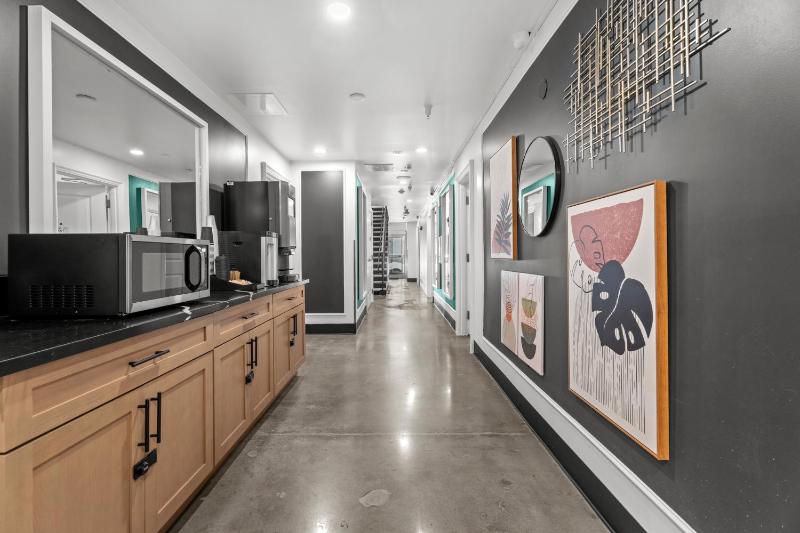 Le Bon Hotel Hollywood - image 8