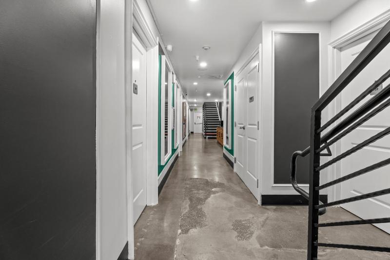 Le Bon Hotel Hollywood - image 11