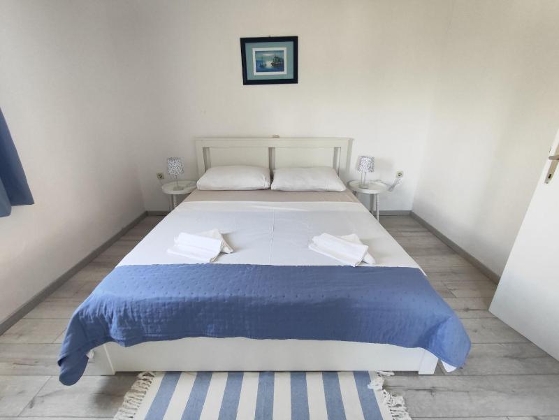 One-Bedroom Apartment with Terrace image 4