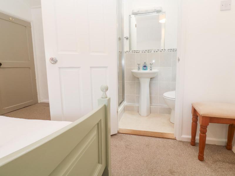 Sunnyvale Cottage - image 7