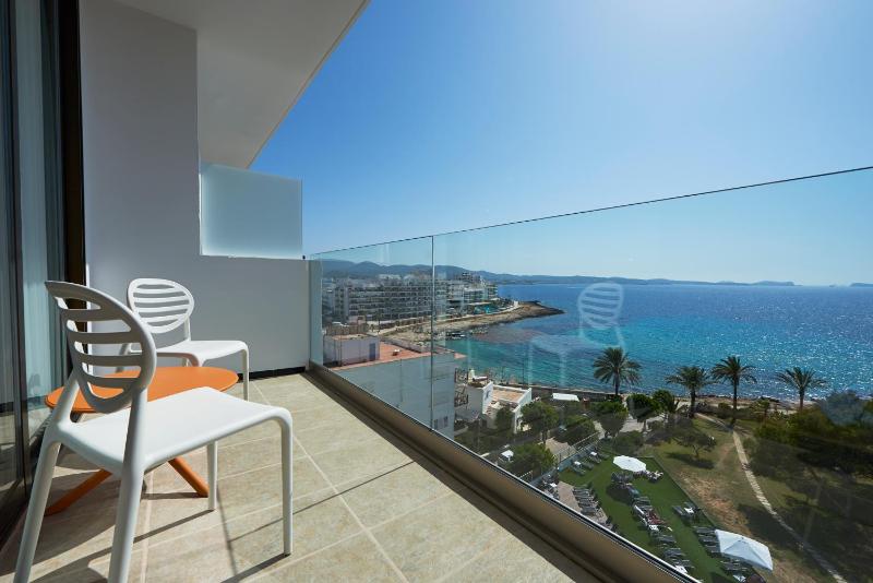 Twin Room with Sea View image 3